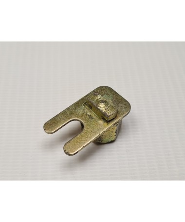 Uchwyt pancerza linki rozrusznika metalowy Fiat 126p