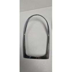 Mercedes W111 W108 ramka lampy chrom