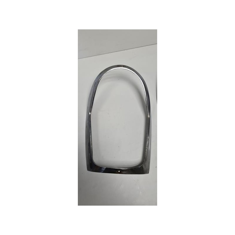 Mercedes W111 W108 ramka lampy chrom