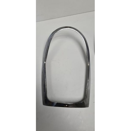 Mercedes W111 W108 ramka lampy chrom